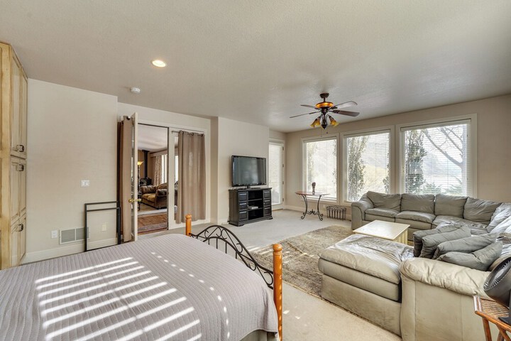 Hot Tub & Snake River Views at Twin Falls Home