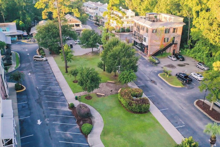 Lowcountry Landing! 3-story Townhouse in Old Towns Promenade