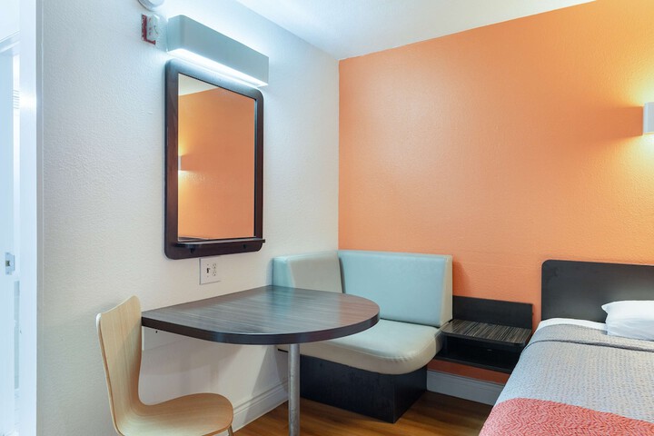 Room 34 of 37