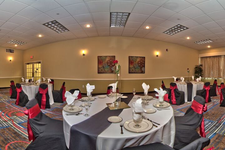 Ballroom/Hall 74 of 80