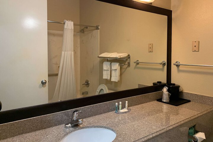 Room 33 of 58