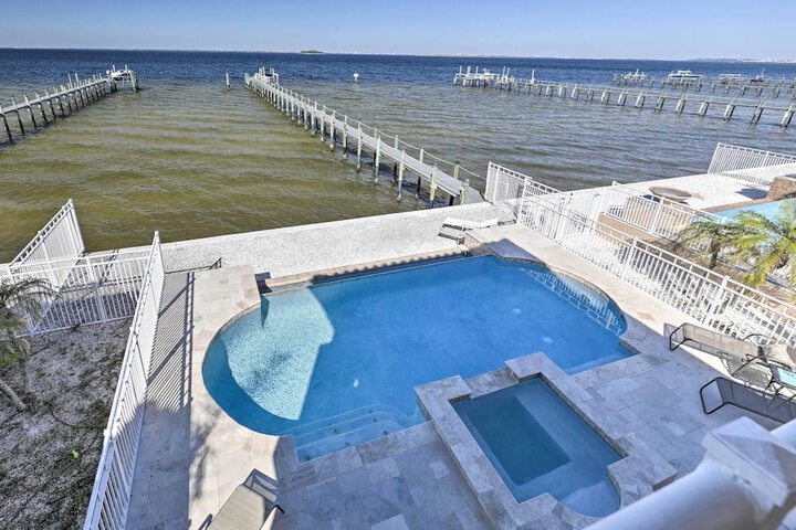 Waterfront Gem w / Pool & Dock in Apollo Beach