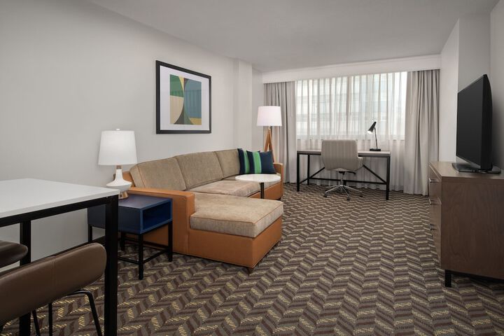 Room 10 of 32