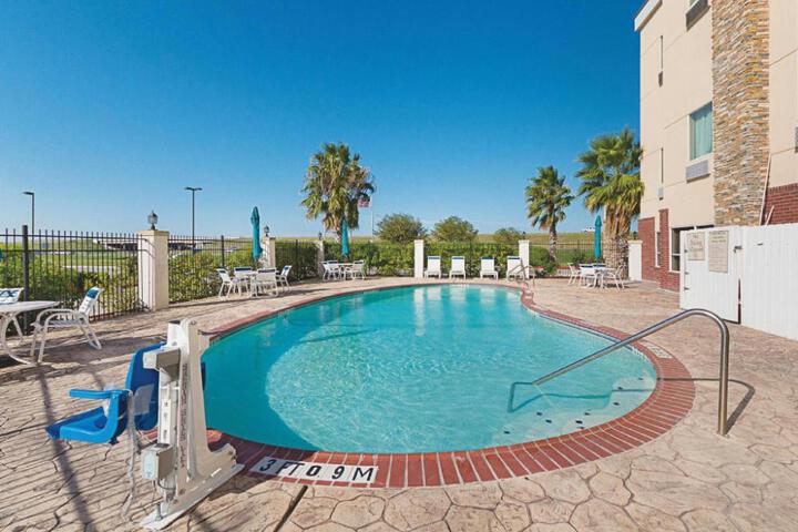 La Quinta Inn & Suites by Wyndham Mathis