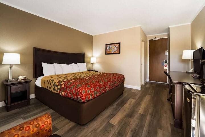 Perry Inn & Suites National Fairground I 75