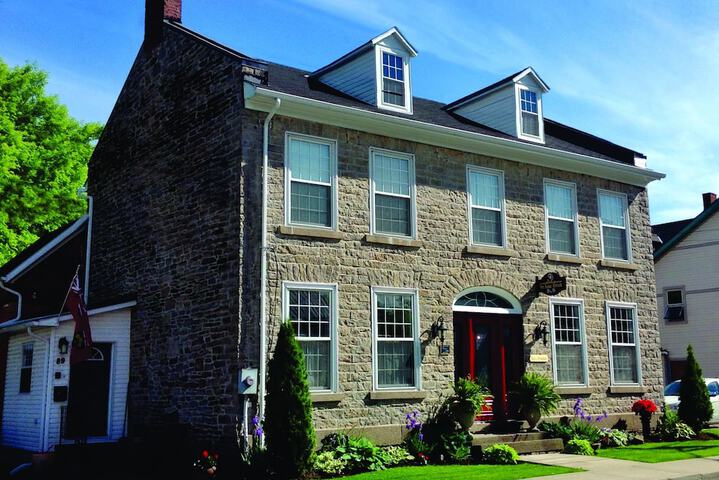 Sir Isaac Brock B & B Luxury Suites