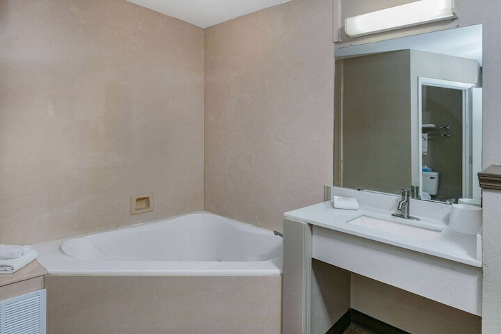 Room 15 of 26