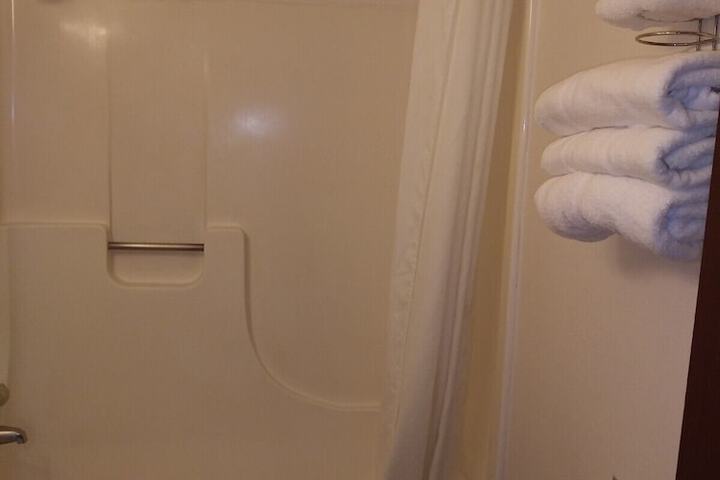 Room 8 of 32
