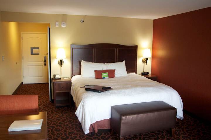 Hampton Inn & Suites Watertown
