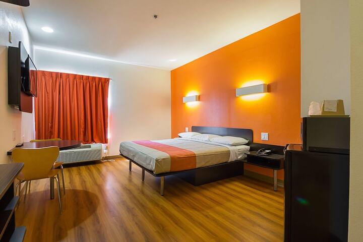 Room 18 of 25