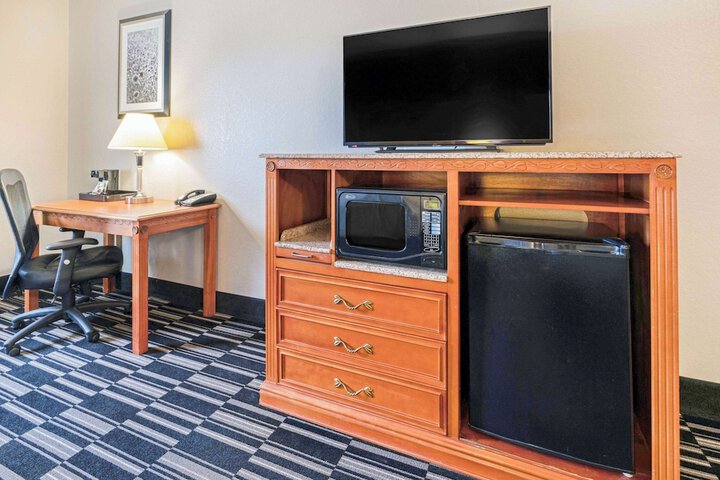 La Quinta Inn & Suites by Wyndham Ada