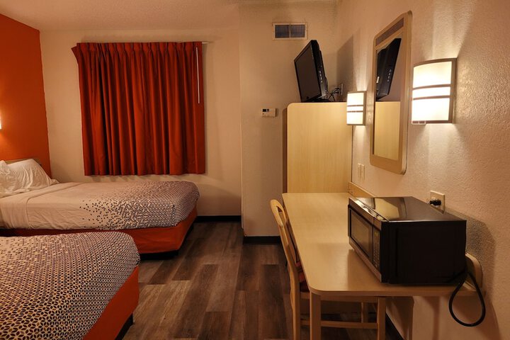 Modern Stay 39 Lakeview by OYO Minonk Garden