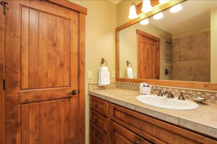 Discovery Chalet 374 - Three Bedroom Cabin