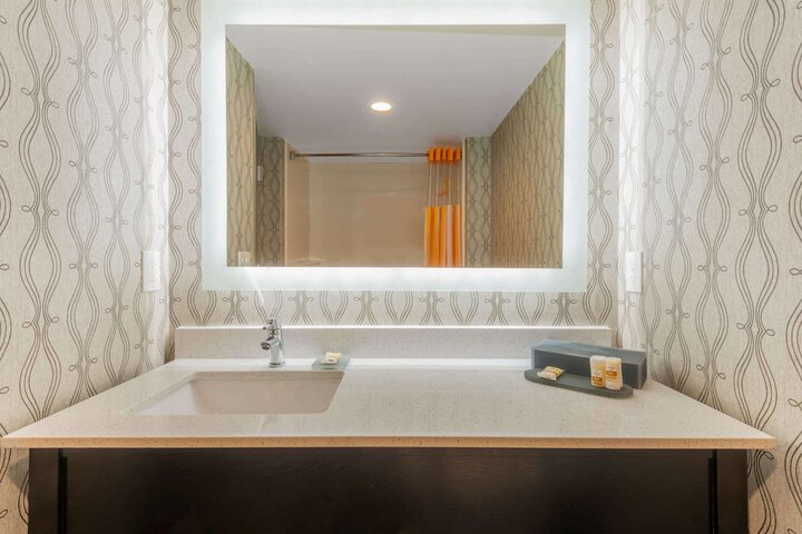 La Quinta Inn & Suites by Wyndham Aberdeen-APG