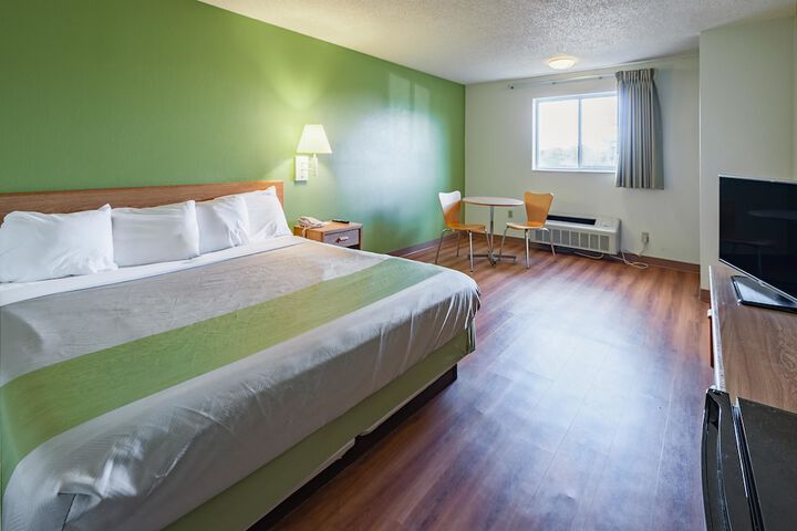 Room 27 of 38