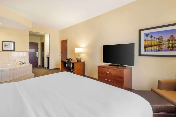 Room 42 of 60
