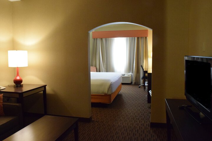 Holiday Inn Express Hotel & Suites Watertown-Thousand Island by IHG