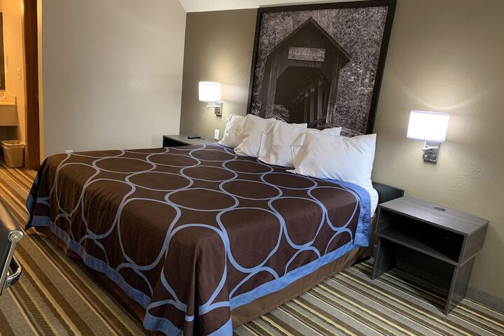Super 8 by Wyndham Brownsburg