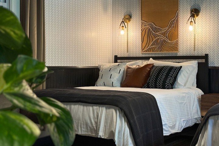 The Aurora Inn & Cottages