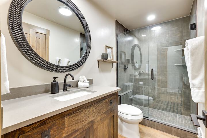 Updated Silverthorne Home w / Hot Tub & Mtn Views!