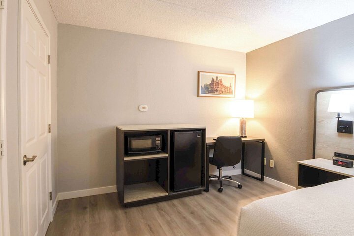 Room 19 of 46