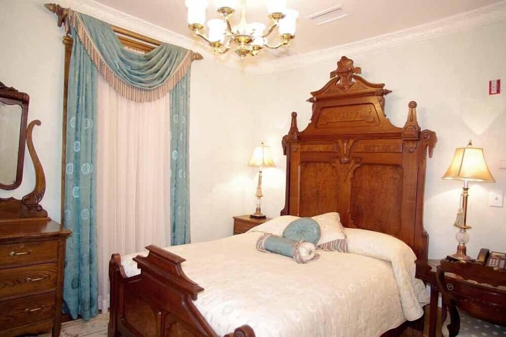 Room 15 of 34
