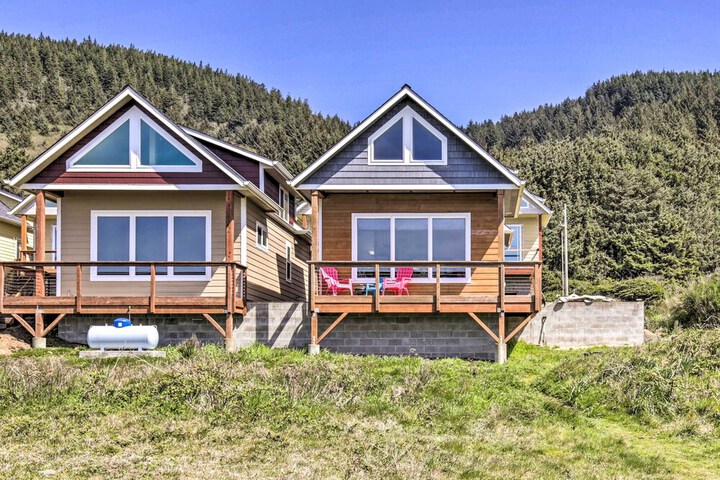 Oceanfront Cottage W / deck & Secluded Beach Access!