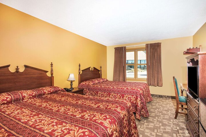 Room 9 of 18