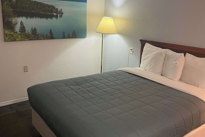 Room 28 of 60
