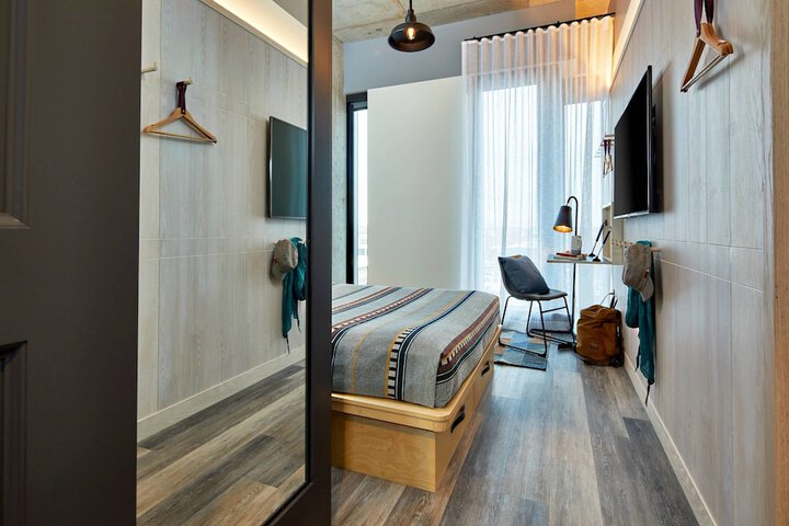 Room 22 of 50