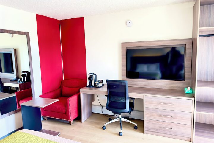 Room 9 of 11