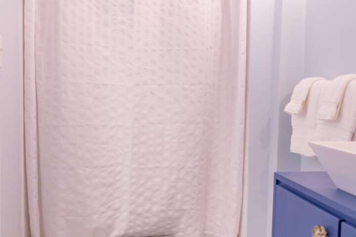 Room 27 of 153