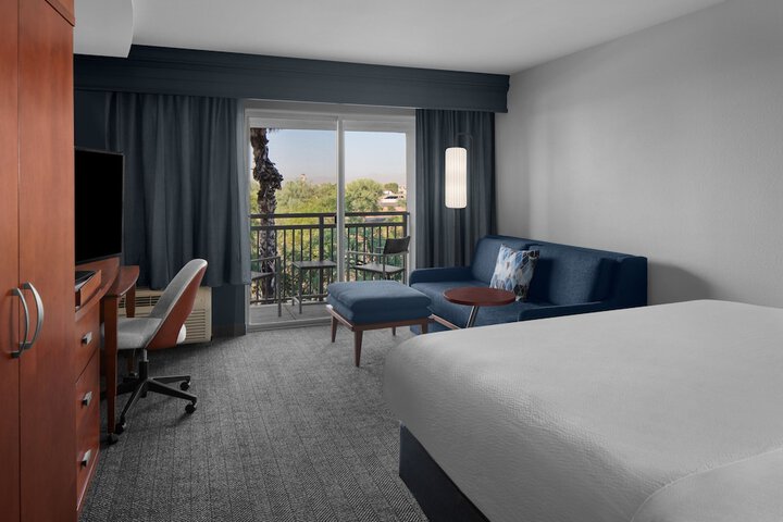 Room 25 of 43