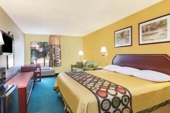 Super 8 by Wyndham Morristown / South