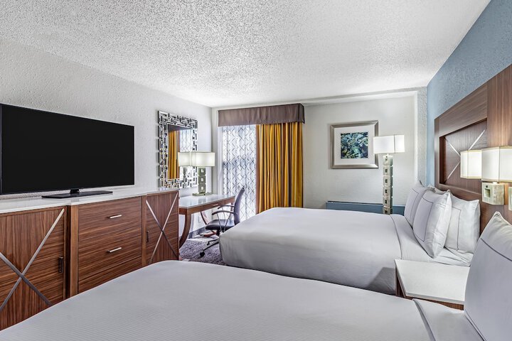 DoubleTree by Hilton Milwaukee Downtown