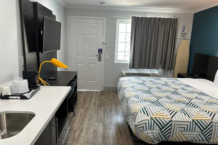 Room 25 of 32