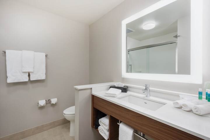 Holiday Inn Express & Suites West Plains Southwest by IHG