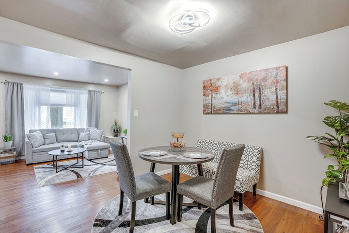 Charming Willow Grove Home w / Patio + Fire Pit!