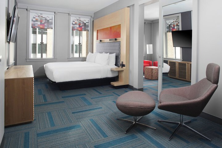 Room 10 of 20