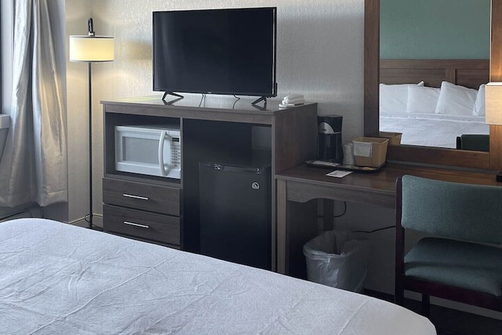 Room 17 of 27