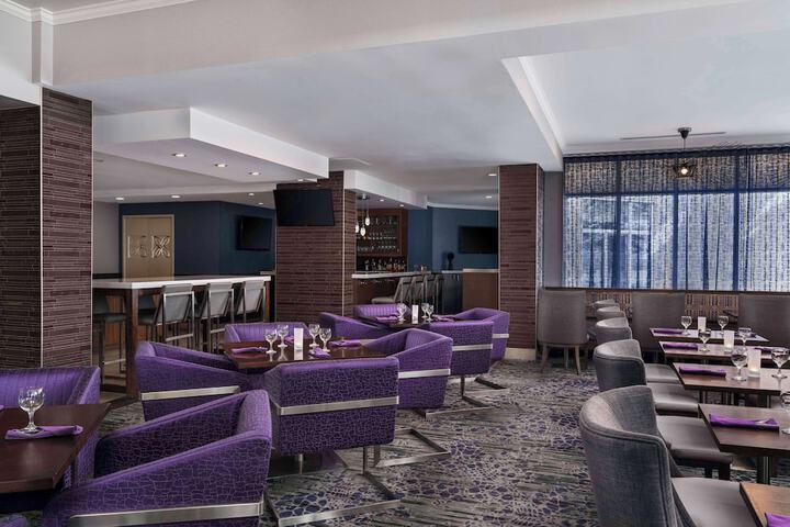 Lounge 36 of 44
