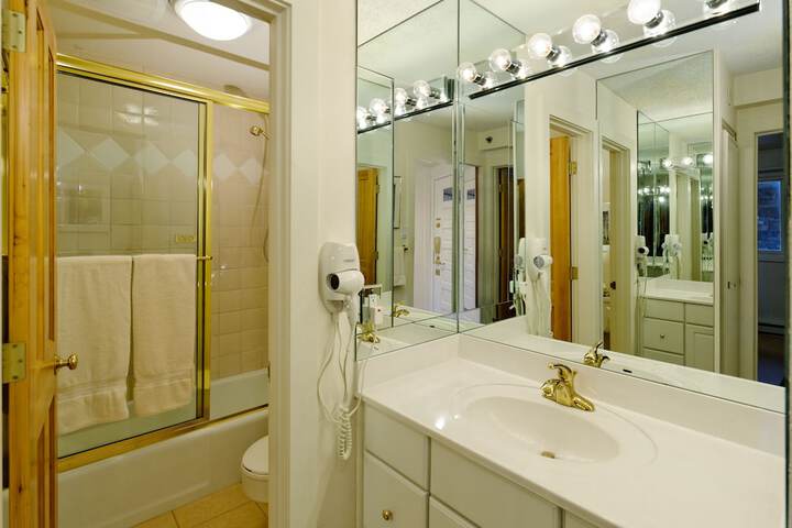 The Crestwood Condominiums