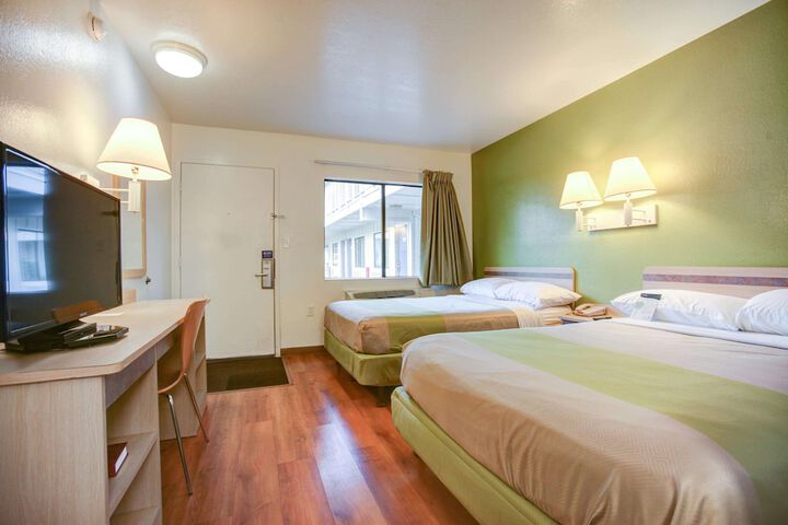 Room 17 of 28