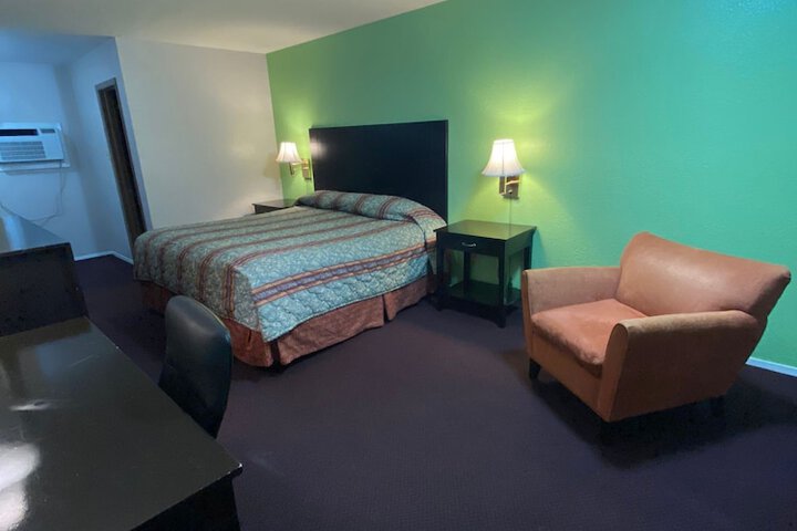 Room 13 of 17