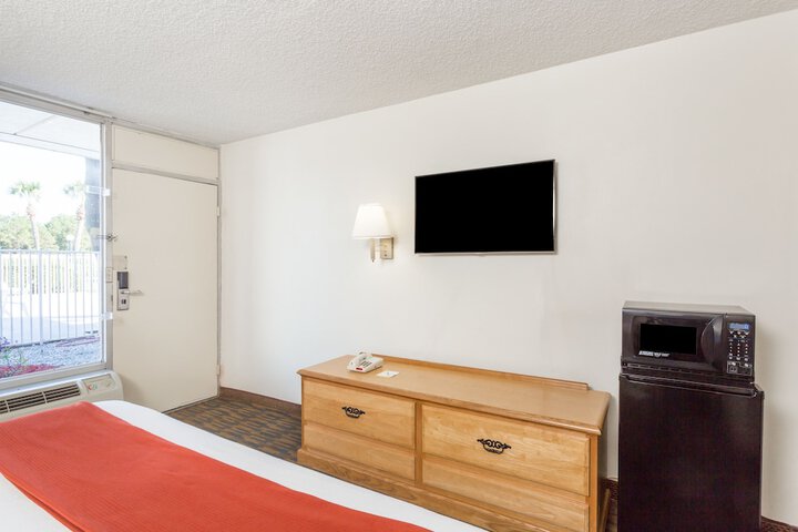 Room 13 of 21