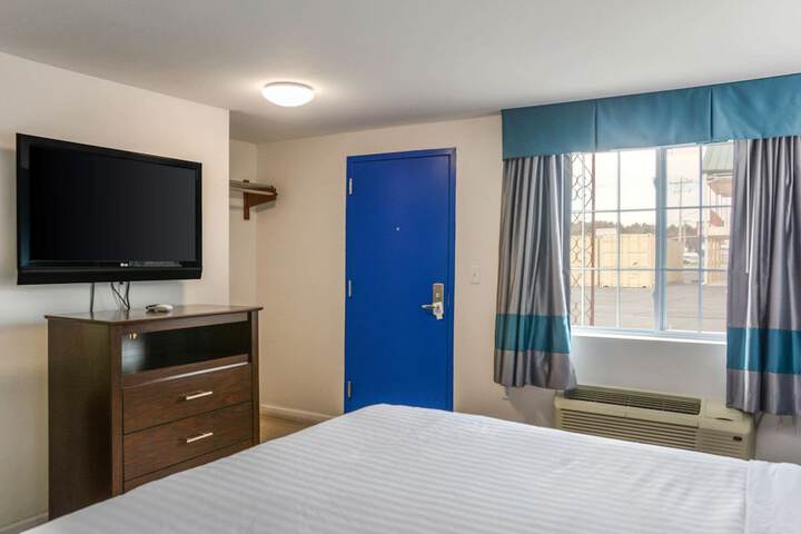 Room 8 of 32