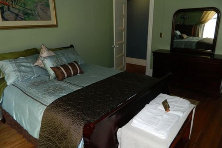 Room 6 of 28