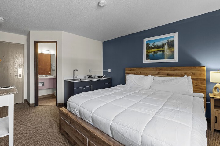 Nisswa Hotel and Suites