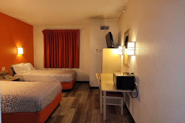Modern Stay 39 Lakeview by OYO Minonk Garden
