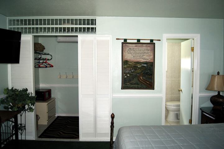 Room 52 of 65